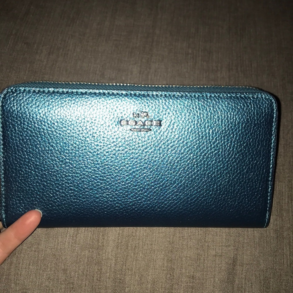 Coach accordion zip wallet in Cypress/gunmetal